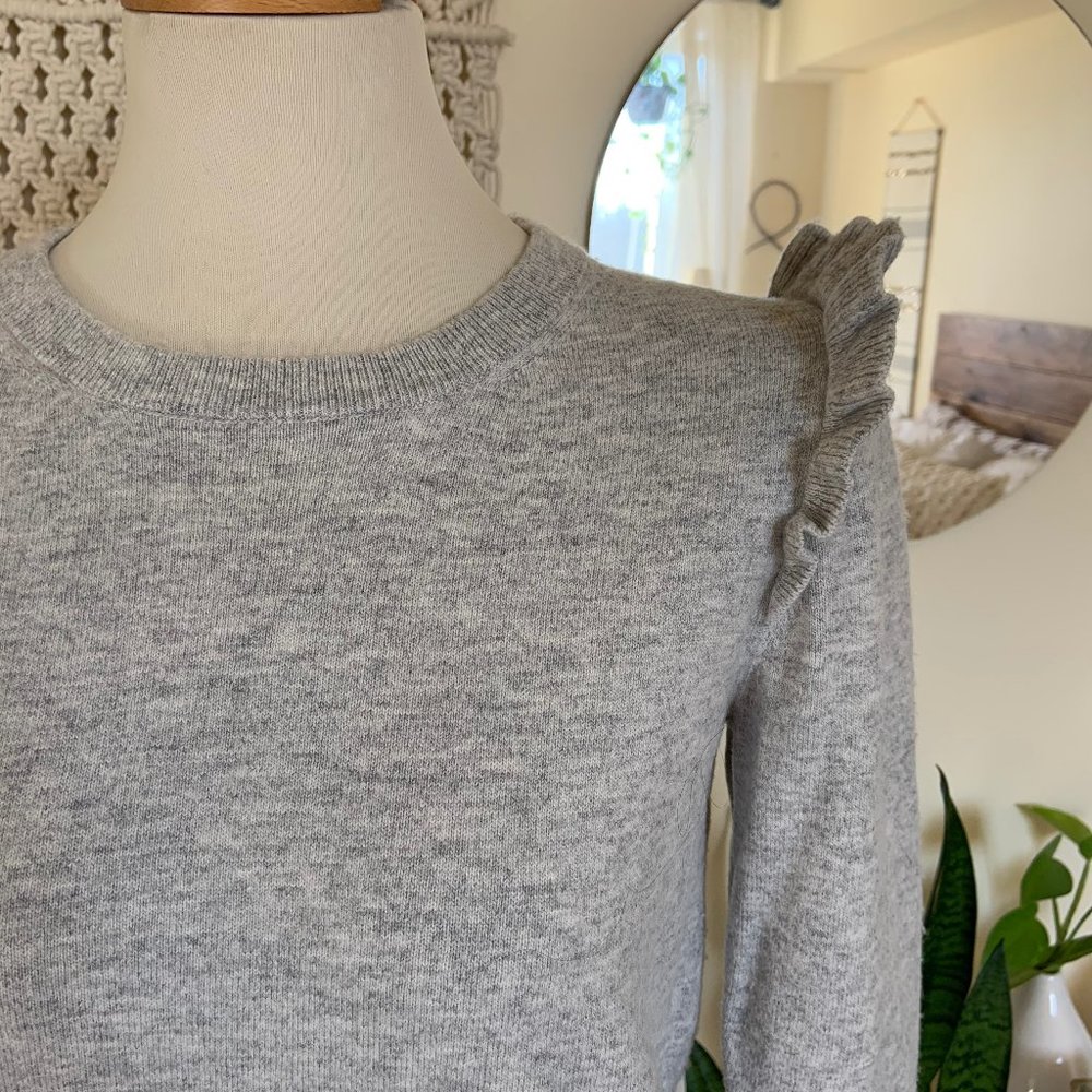 JCREW Ruffle Flounced Large Sleeve Gray Sweater - Picture 2 of 12